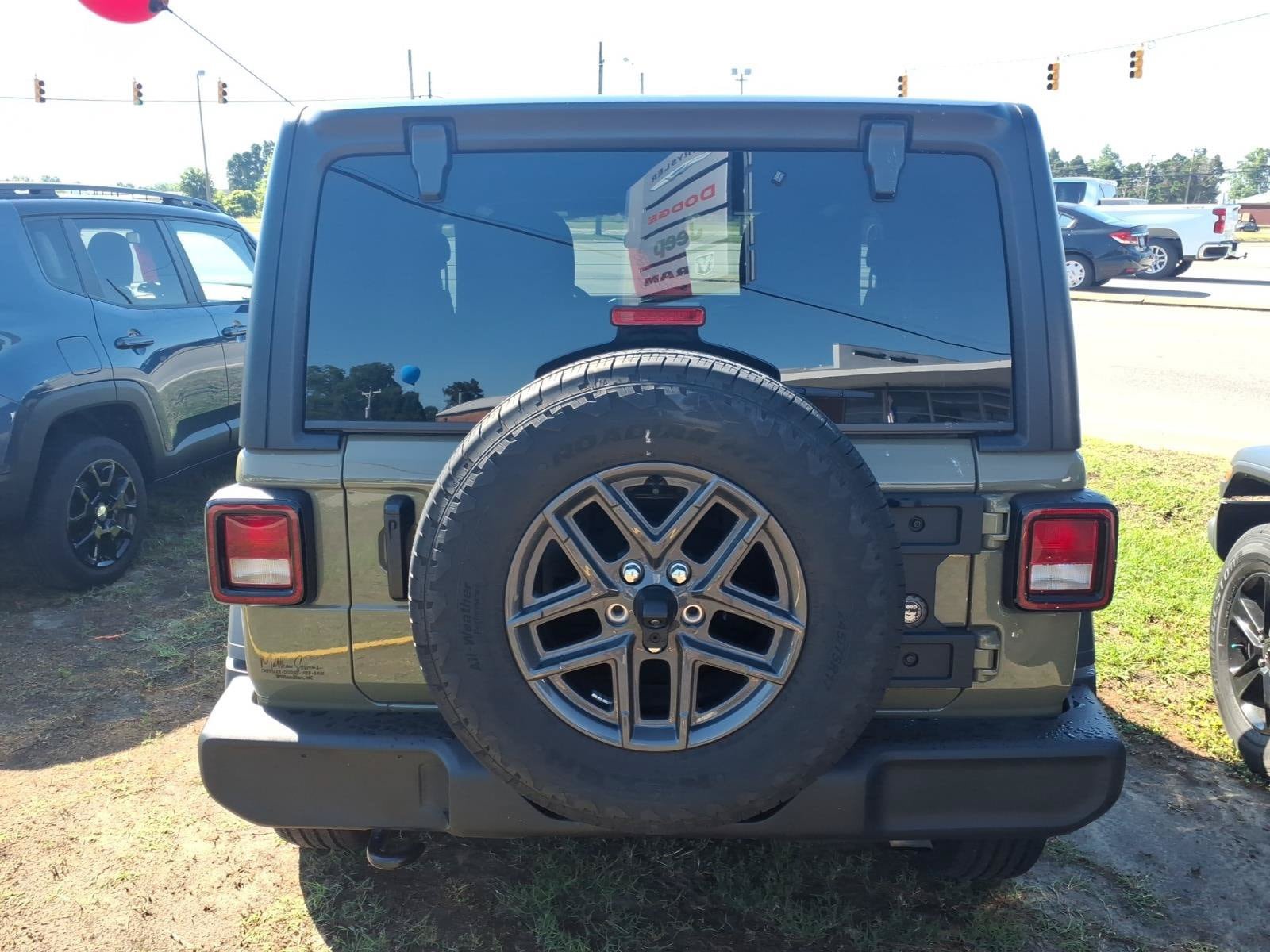 Used 2025 Jeep Wrangler Sport AWD/4WD image 3