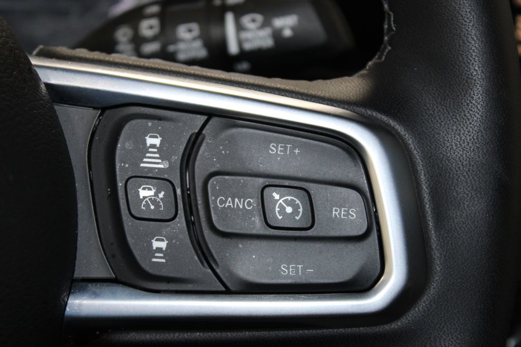 Used 2025 Jeep Wrangler Unlimited Sahara image 22