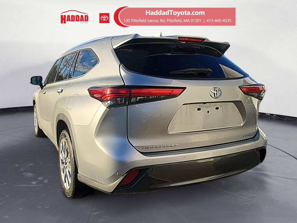 Used 2021 Toyota Highlander Limited image 3