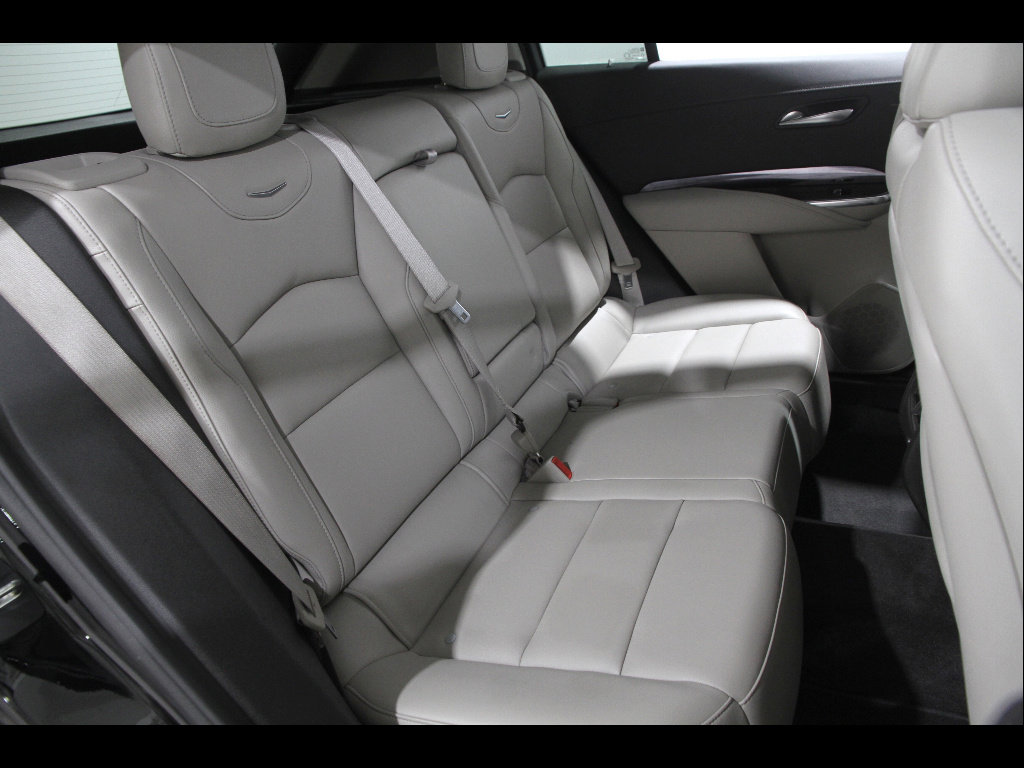 Used 2023 Cadillac XT4 Luxury w/ Cold Weather Package image 18