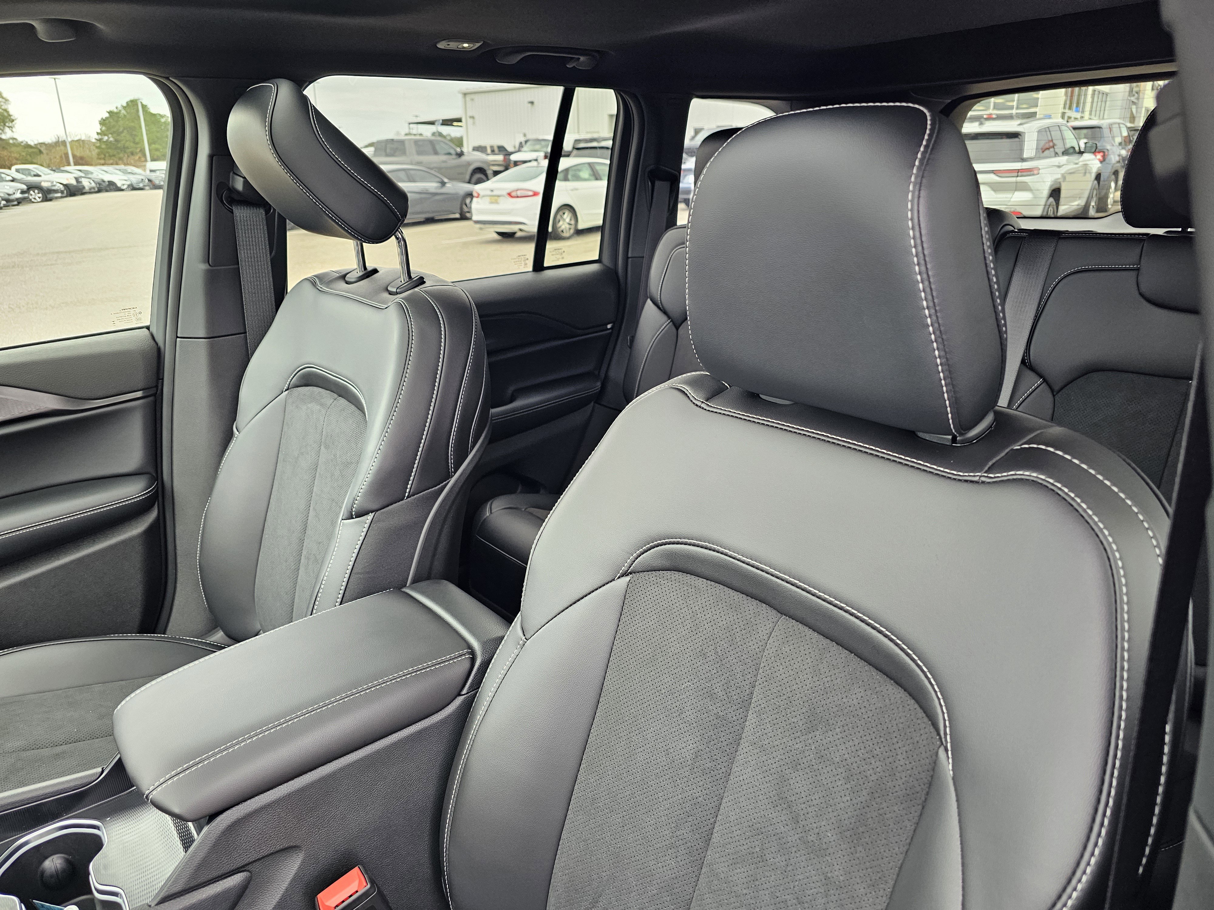 New 2025 Jeep Grand Cherokee Altitude image 16