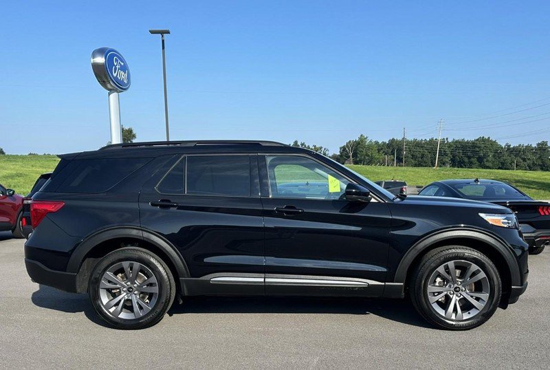 Used 2024 Ford Explorer XLT w/ Equipment Group 202A AWD/4WD image 2