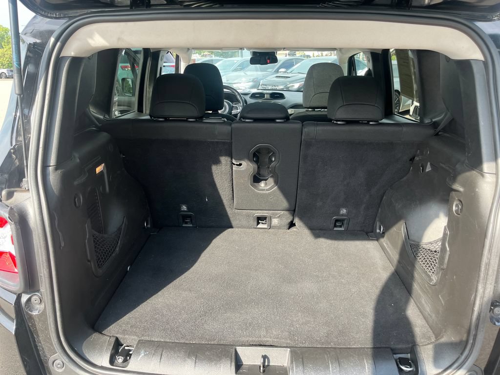 Used 2019 Jeep Renegade Latitude w/ Cold Weather Group AWD/4WD image 20