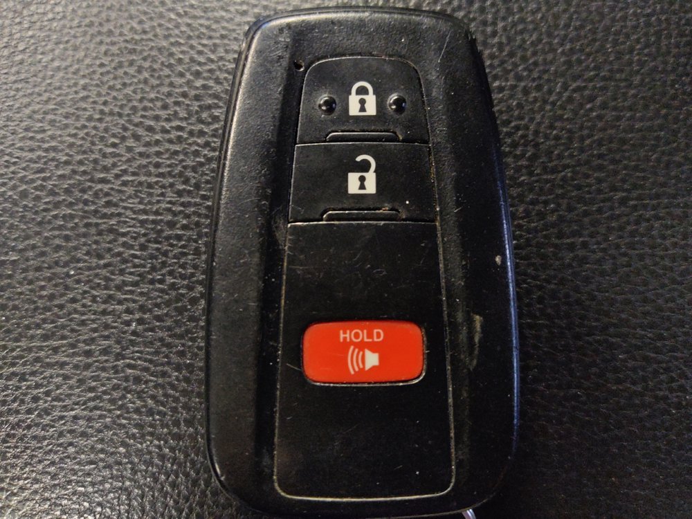 Used 2020 Toyota RAV4 XLE image 32