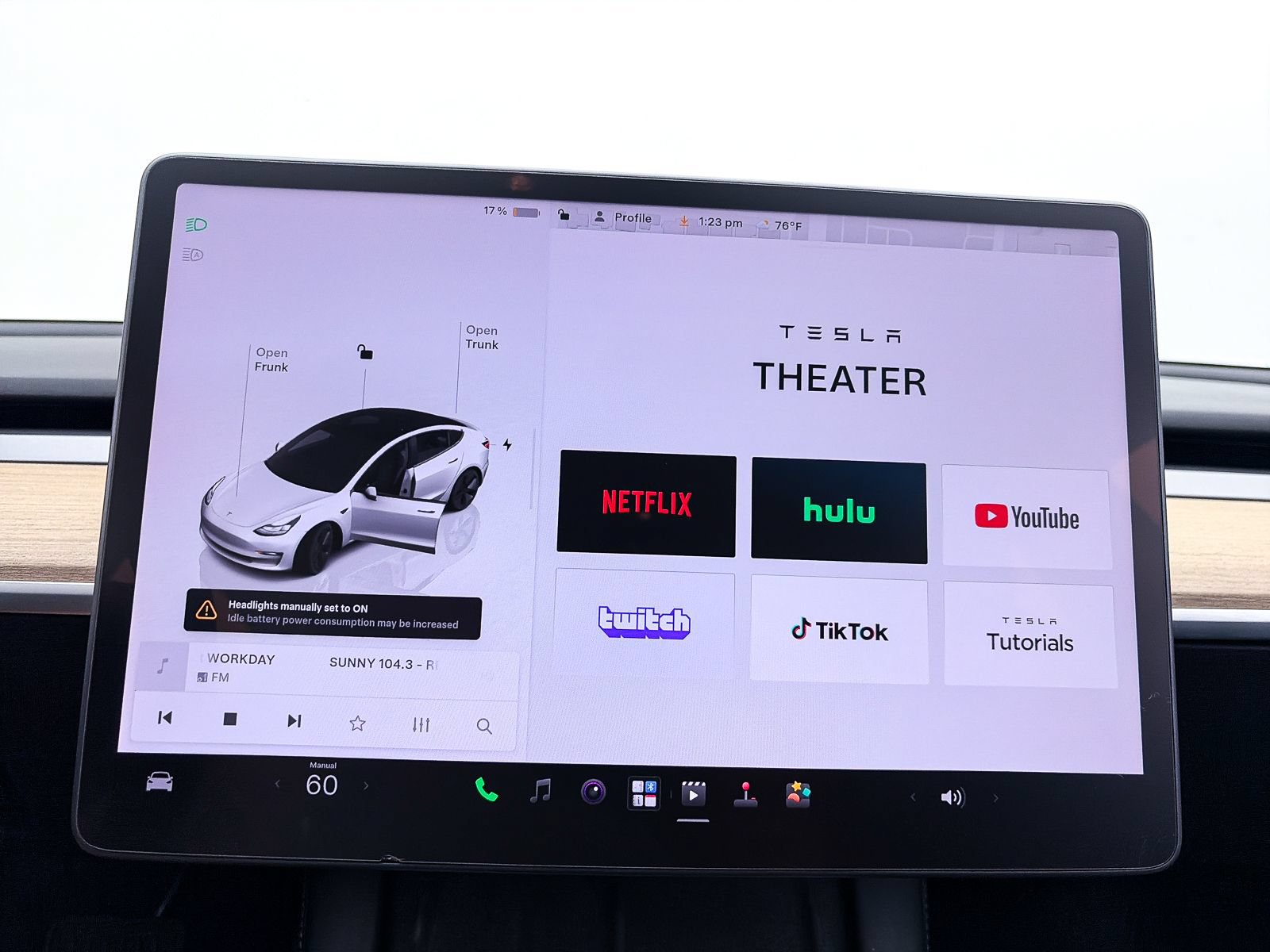 Used 2022 Tesla Model 3 Long Range AWD/4WD image 9