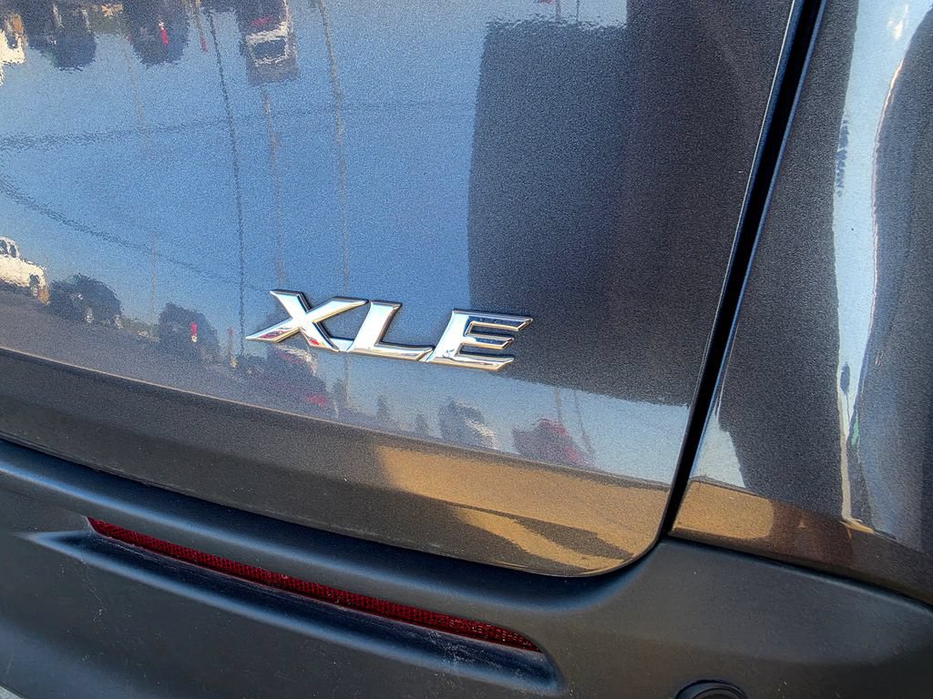 Used 2025 Toyota Sienna XLE FWD image 55