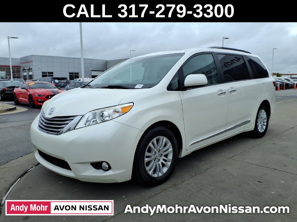 Used 2017 Toyota Sienna XLE Premium FWD image 4