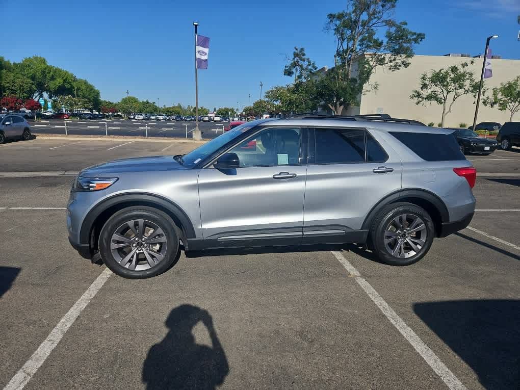 Used 2023 Ford Explorer XLT w/ Equipment Group 202A RWD image 4
