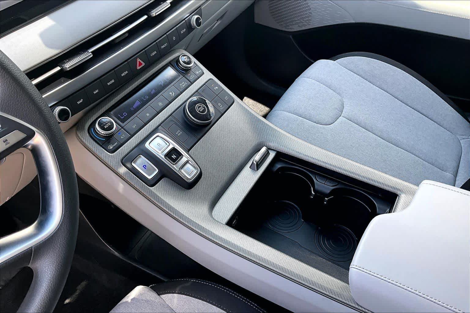 Used 2025 Hyundai Palisade SE FWD image 16