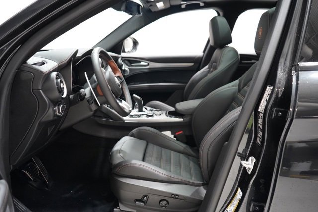 New 2025 Alfa Romeo Stelvio Sprint image 14