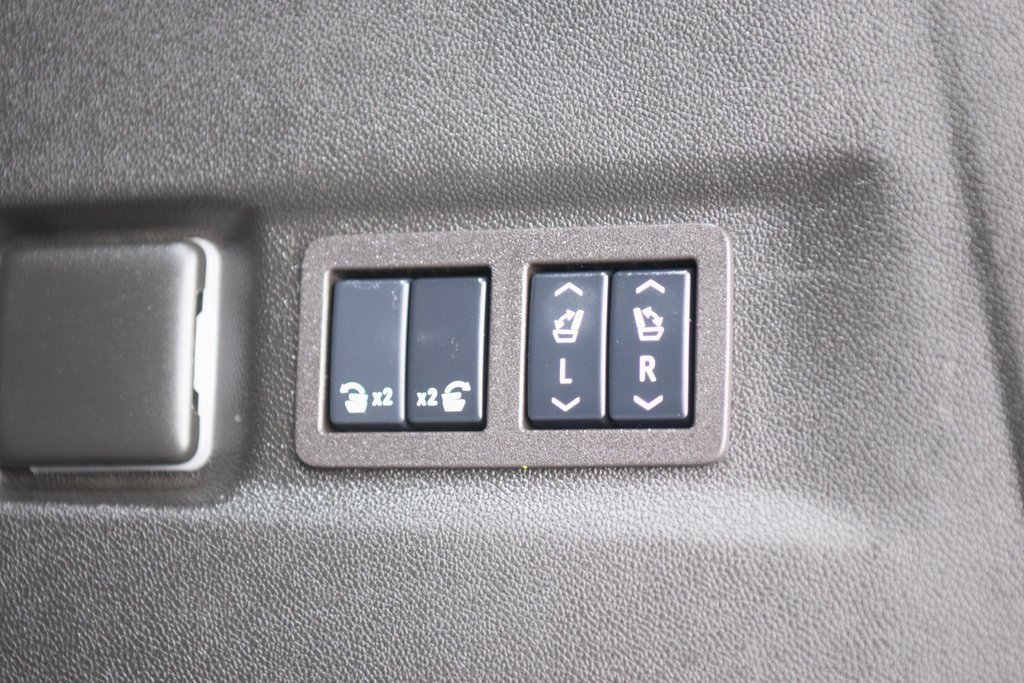 Used 2024 Chevrolet Suburban High Country image 23