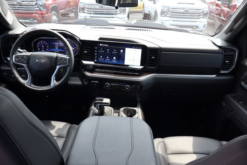 Used 2025 Chevrolet Silverado 1500 LT Trail Boss w/ Convenience Package II AWD/4WD image 16