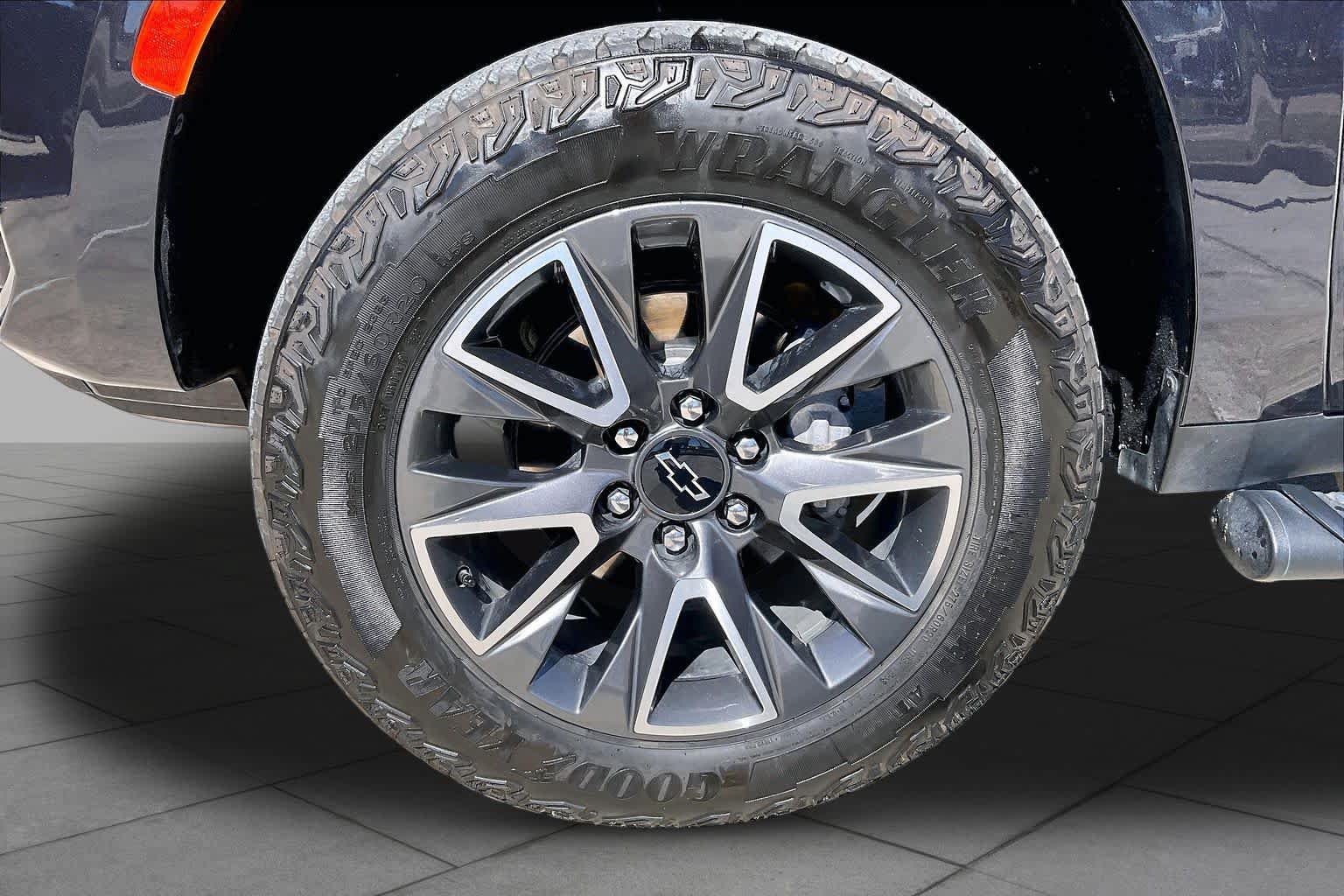 Used 2024 Chevrolet Tahoe Z71 w/ Luxury Package AWD/4WD image 11