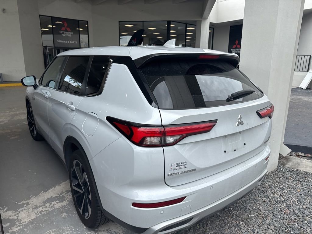 Used 2023 Mitsubishi Outlander SE AWD/4WD image 5