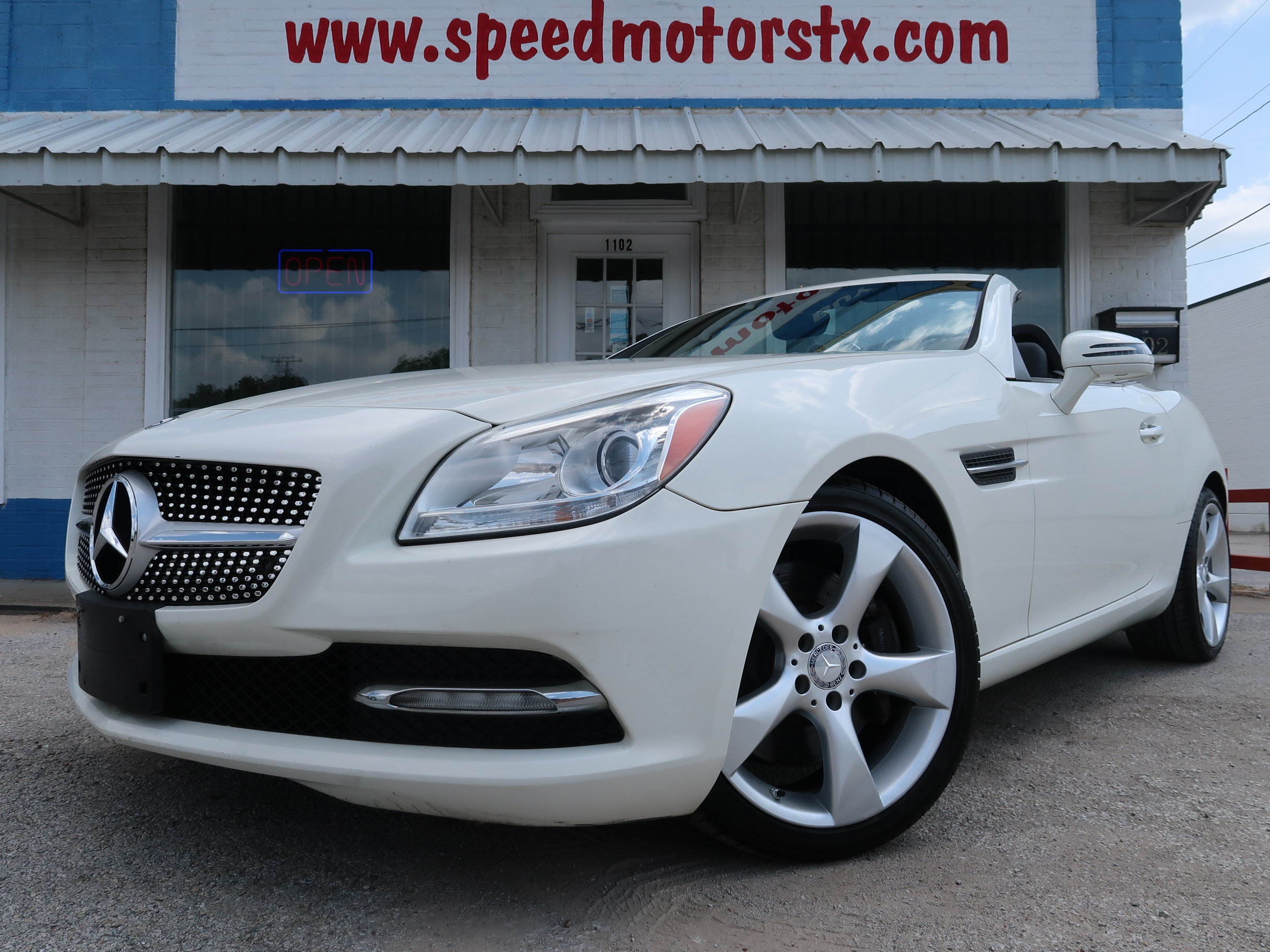 Used 2012 Mercedes-Benz SLK 350 image 1