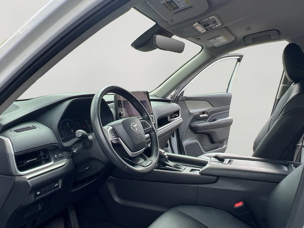 Used 2025 Toyota Grand Highlander AWD image 9