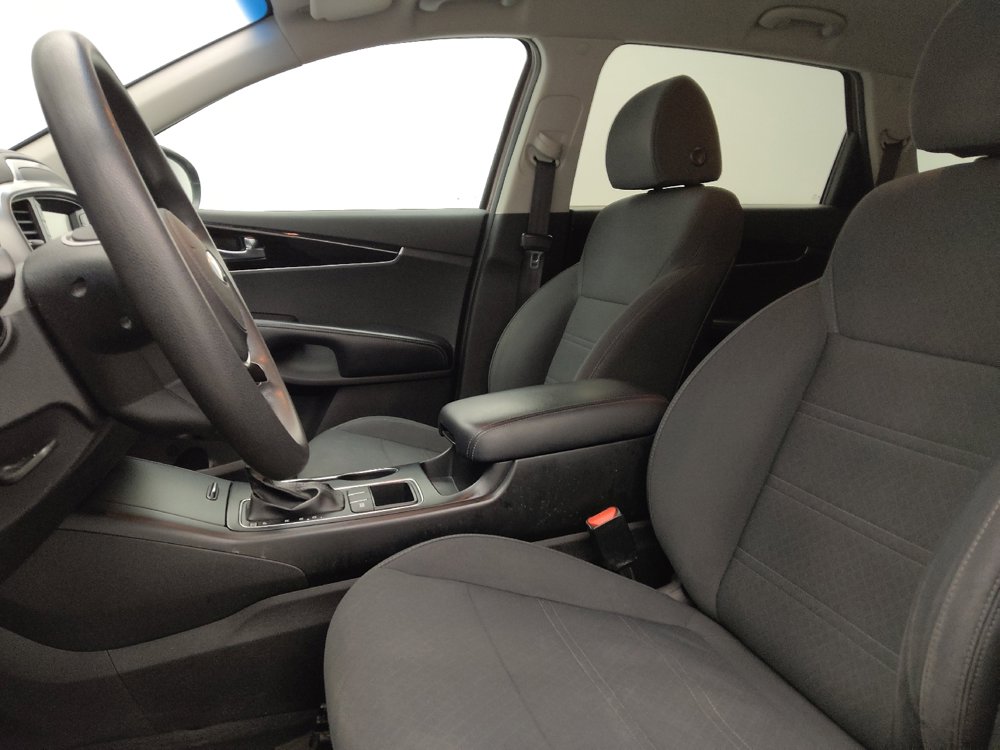Used 2020 Kia Sorento LX image 17