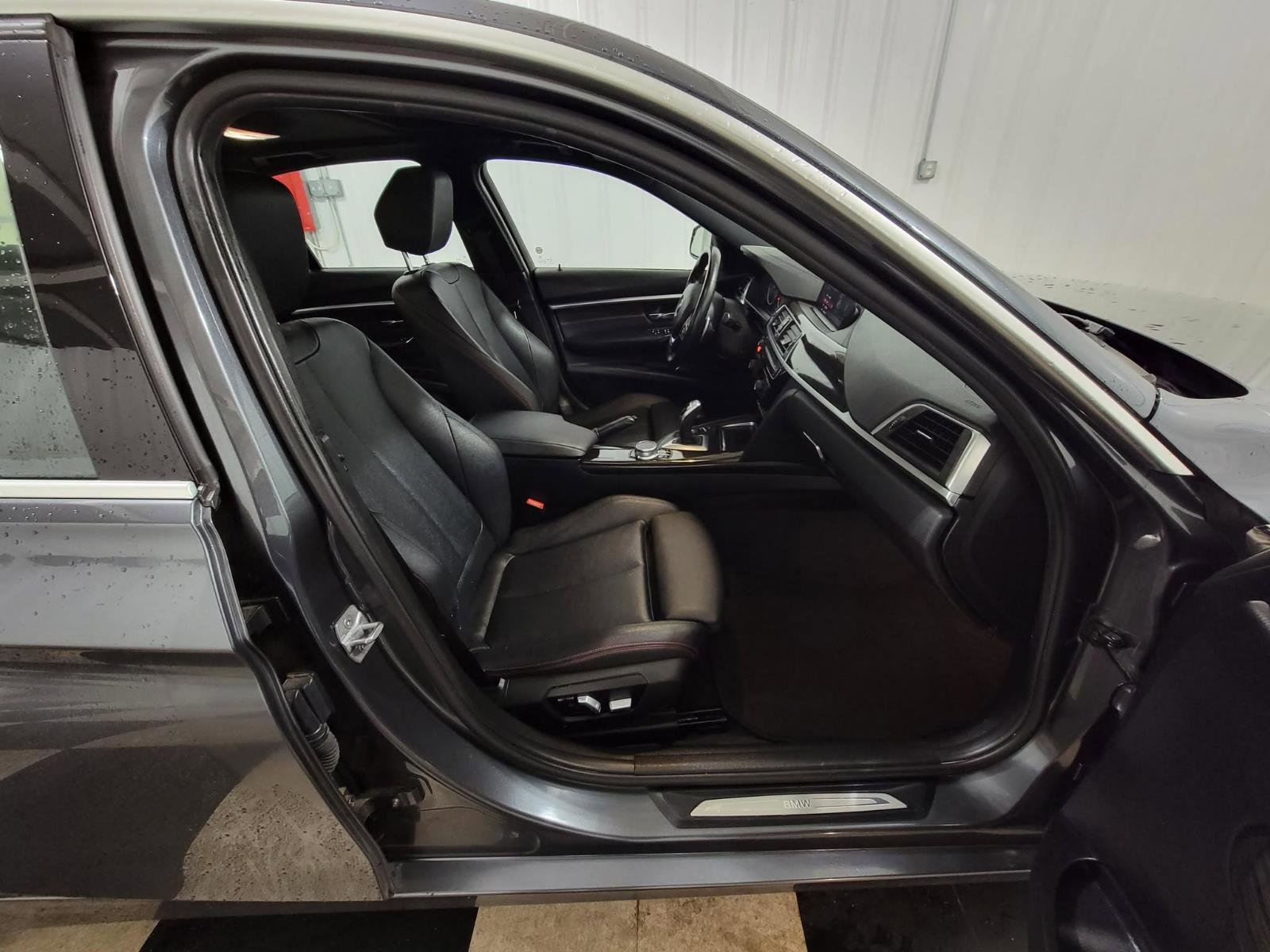 Used 2018 BMW 330i xDrive Sedan w/ Convenience Package image 23