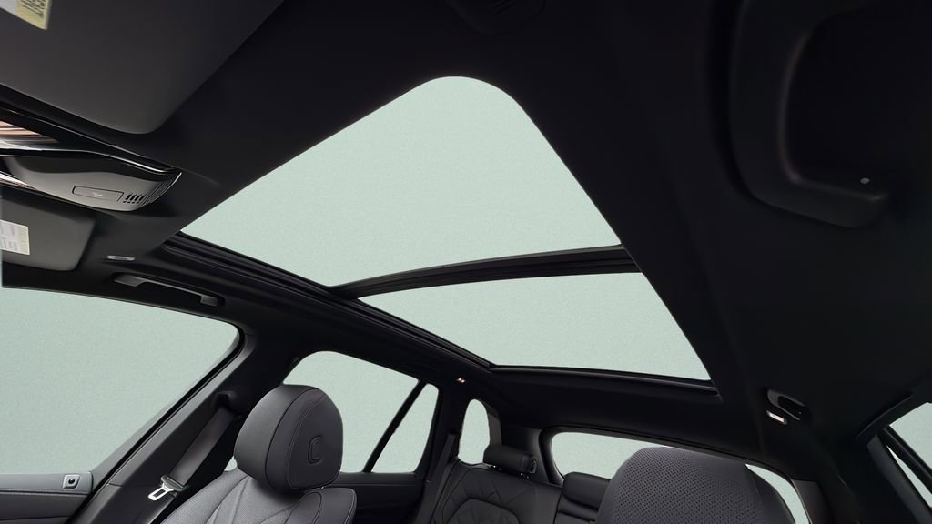 Certified 2025 BMW X5 xDrive40i w/ Parking Assistance Package image 15