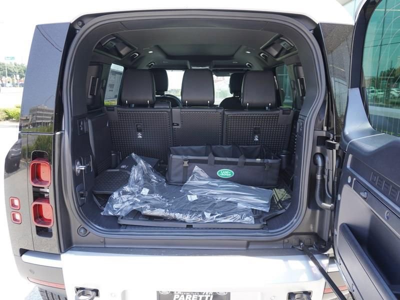 New 2024 Land Rover Defender 110 S image 7