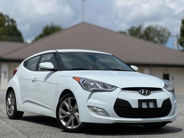 Used 2017 Hyundai Veloster FWD image 3