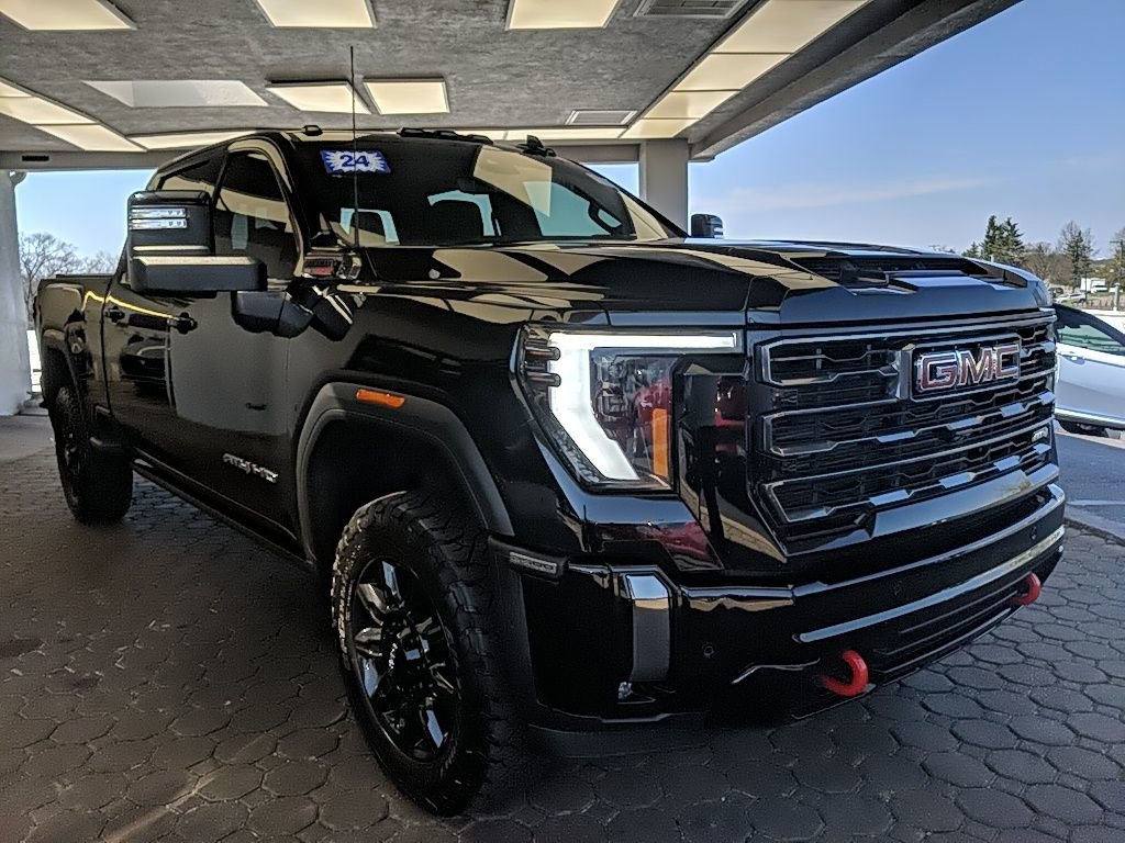 Used 2024 GMC Sierra 2500 AT4 w/ AT4 Premium Plus Package image 3