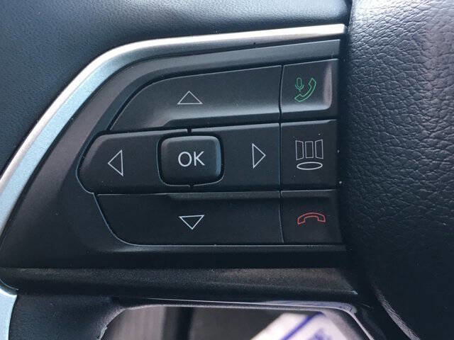 Used 2023 Jeep Grand Cherokee Altitude image 10