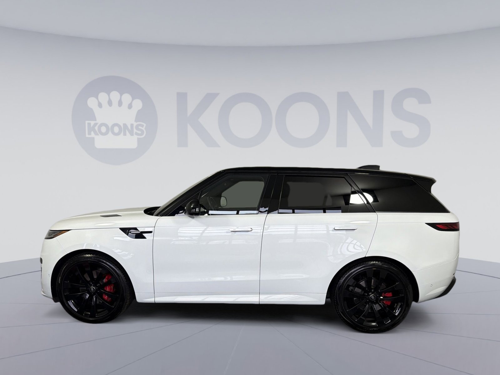 Used 2023 Land Rover Range Rover Sport SE Dynamic image 2