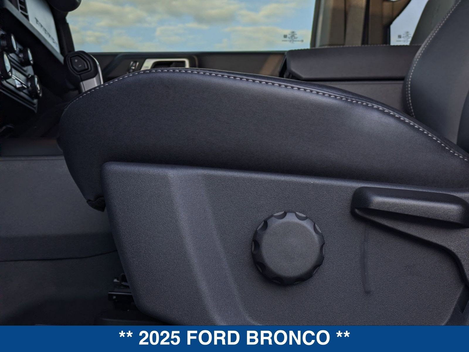 New 2025 Ford Bronco Badlands image 24