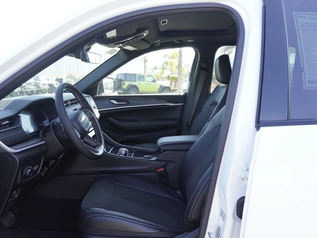 New 2026 Jeep Grand Cherokee Altitude AWD/4WD image 19