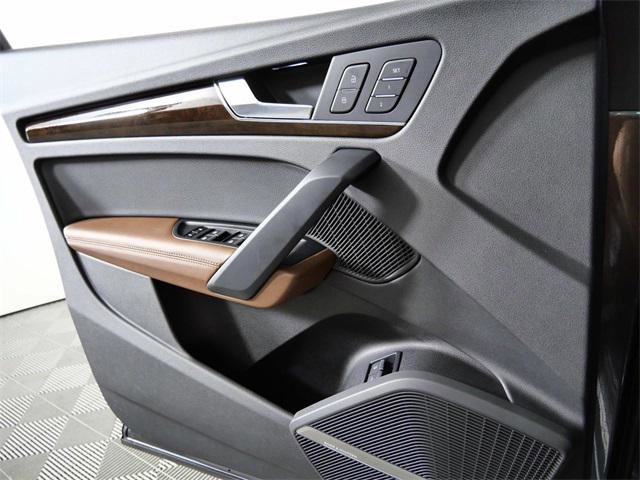 Used 2020 Audi Q5 e Prestige w/ Prestige Package image 27