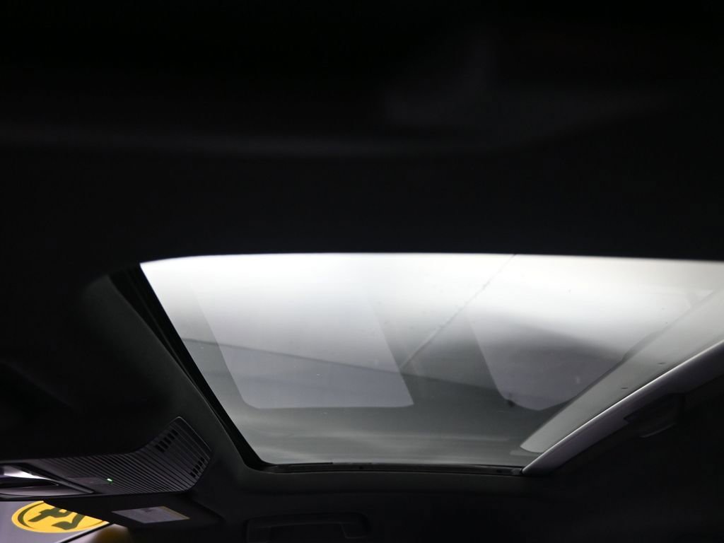 Used 2024 Volkswagen Golf R image 19