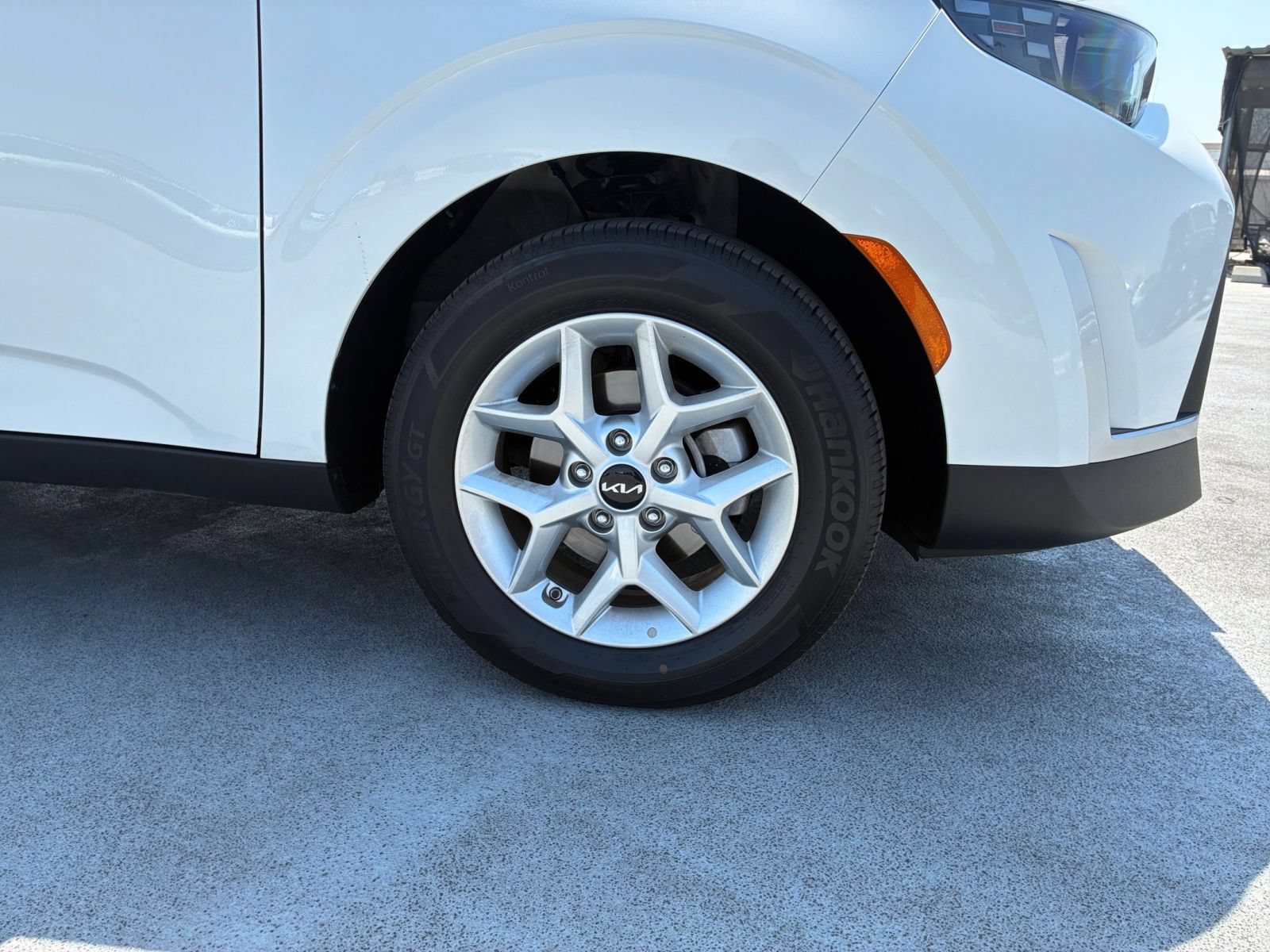 Used 2025 Kia Soul LX w/ LX Technology Package FWD image 27