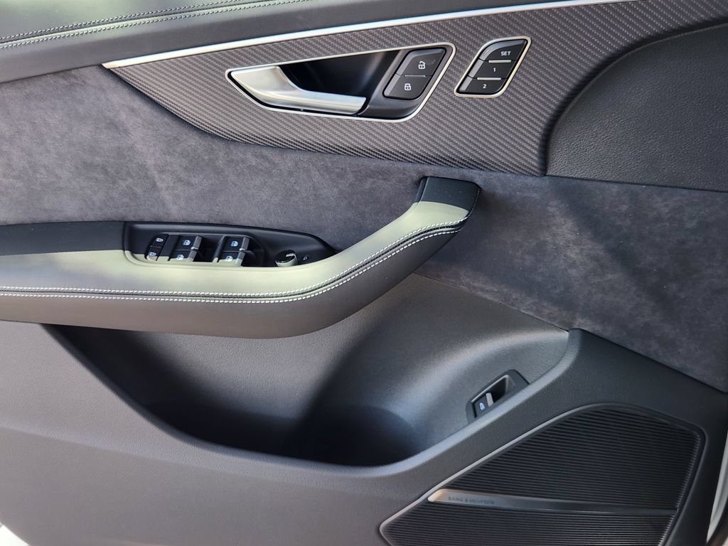New 2026 Audi SQ7 Prestige AWD/4WD image 25