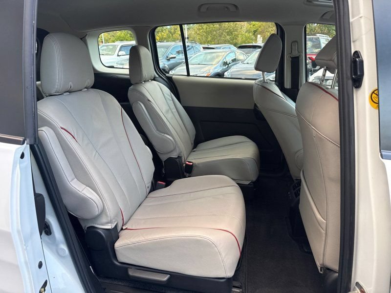 Used 2012 MAZDA MAZDA5 Grand Touring FWD image 18