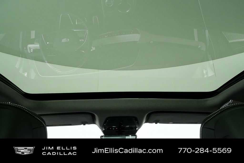 Certified 2025 Cadillac Optiq Luxury 2 w/ LPO, Floor Liner Package AWD/4WD image 19