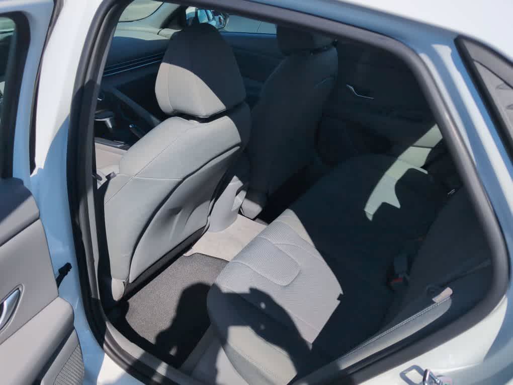 New 2026 Hyundai Elantra SE FWD image 19