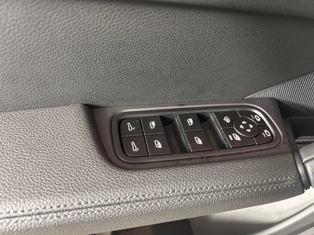 Certified 2026 Porsche Cayenne Coupe image 26