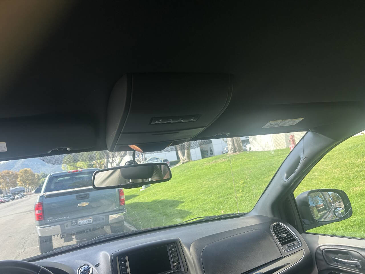 Used 2017 Dodge Grand Caravan SXT image 9