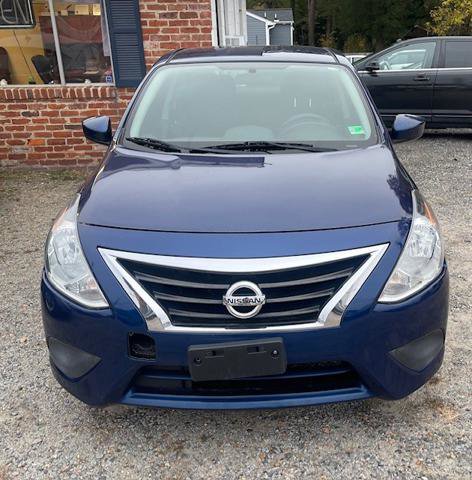Used 2019 Nissan Versa SV image 3