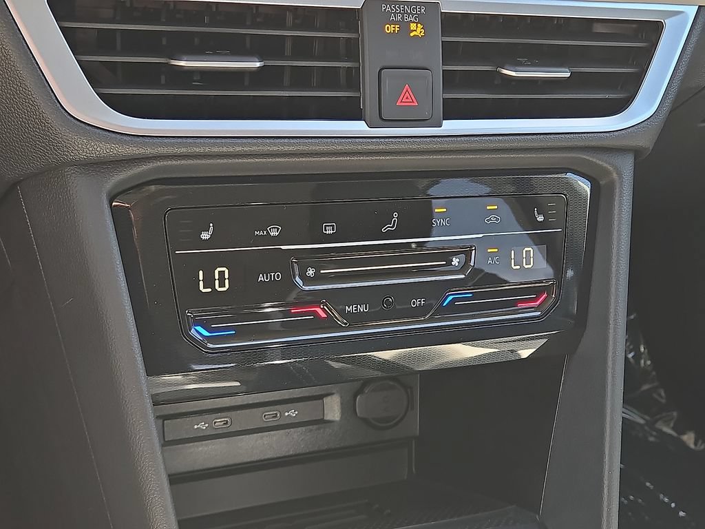 New 2026 Volkswagen Taos SE FWD image 20