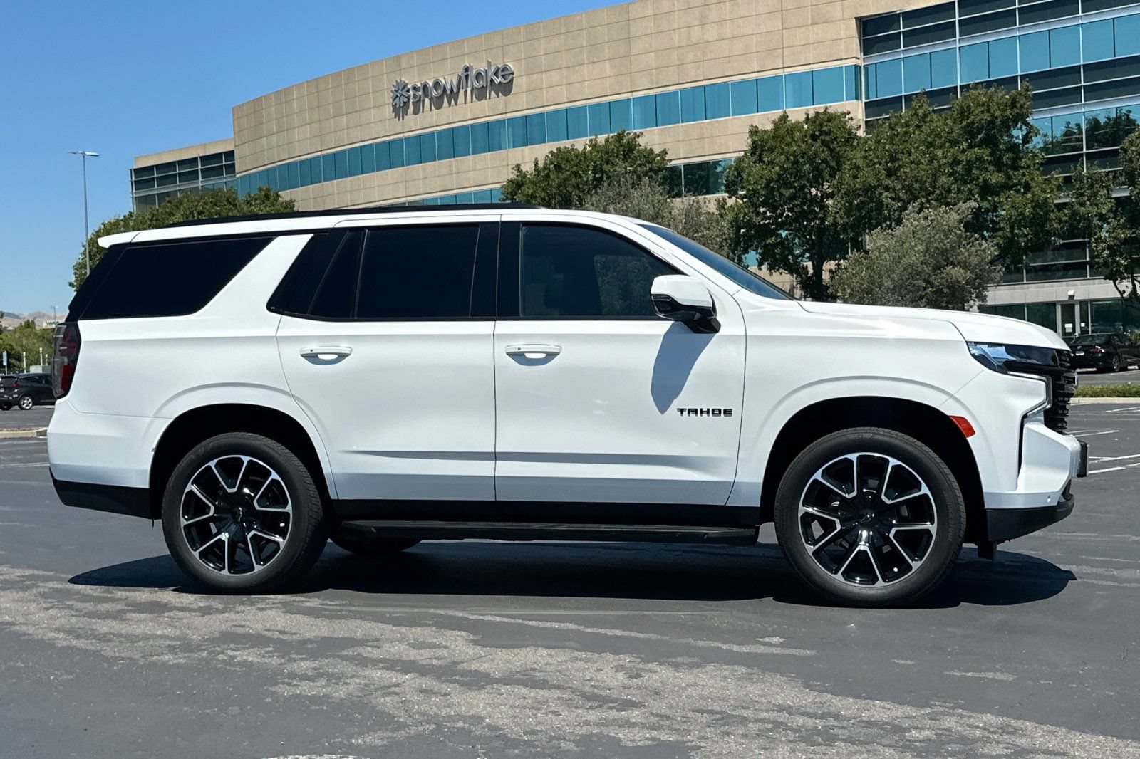 Used 2023 Chevrolet Tahoe RST w/ Luxury Package AWD/4WD image 3