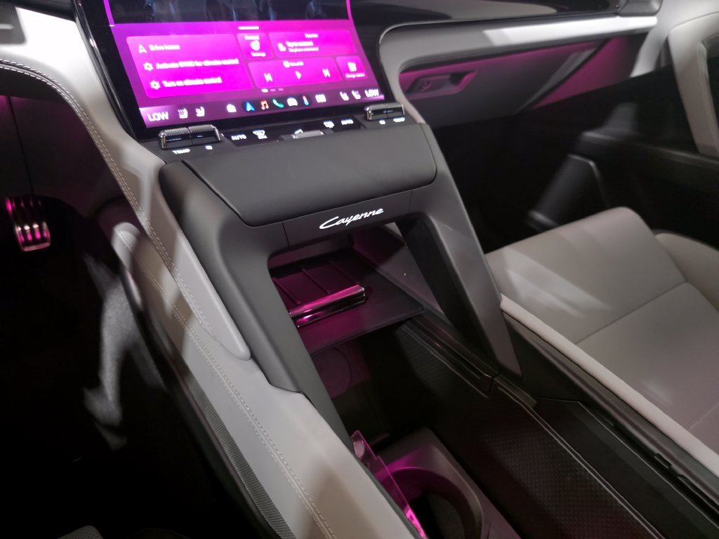 New 2026 Porsche Cayenne Electric AWD/4WD image 25