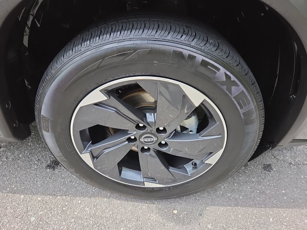 Certified 2025 Nissan Rogue SV FWD image 11