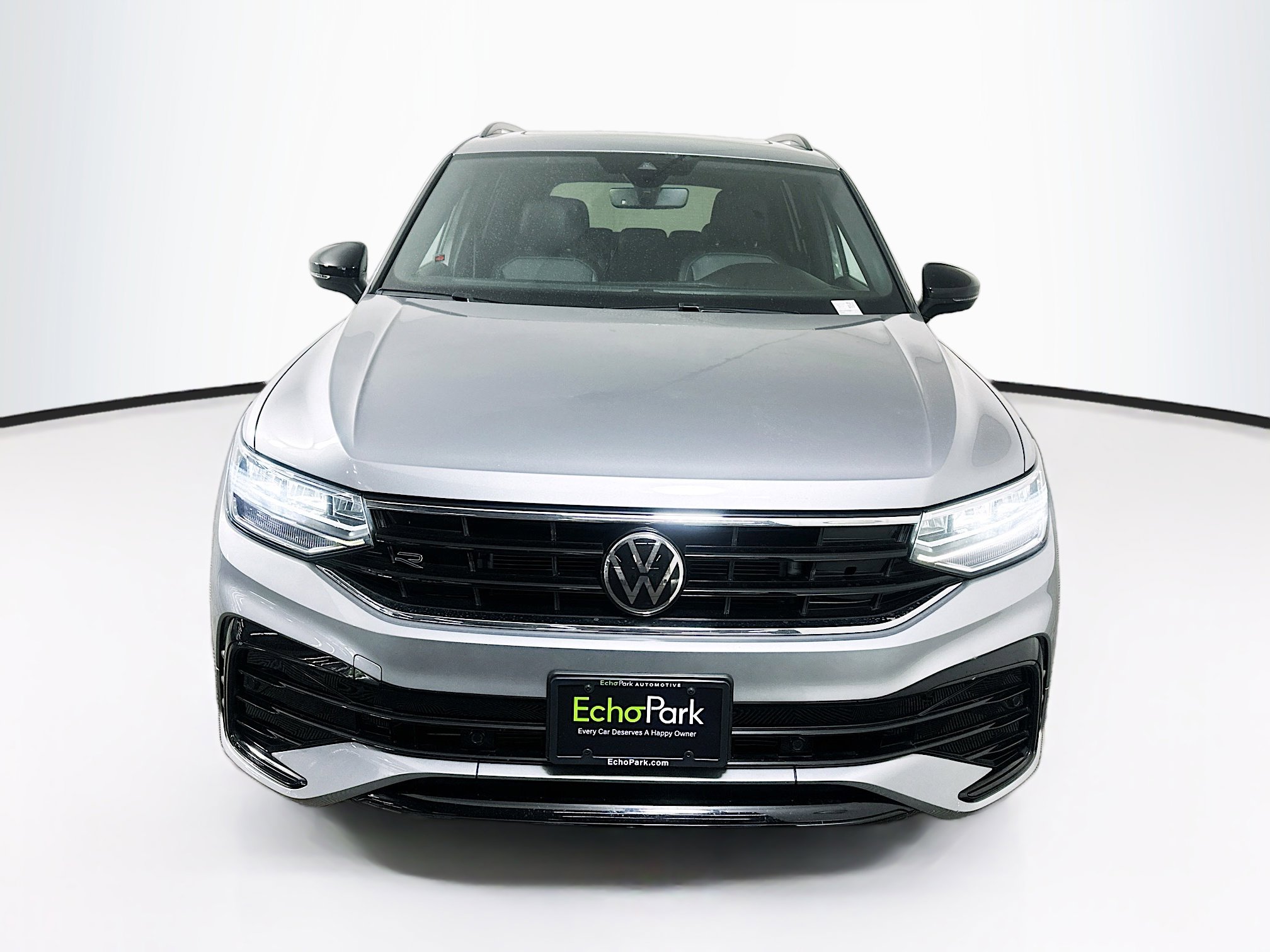 Used 2023 Volkswagen Tiguan SE R-Line FWD image 2