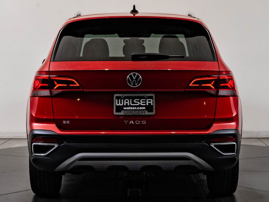 Used 2023 Volkswagen Taos SE w/ Panoramic Sunroof Package FWD image 7