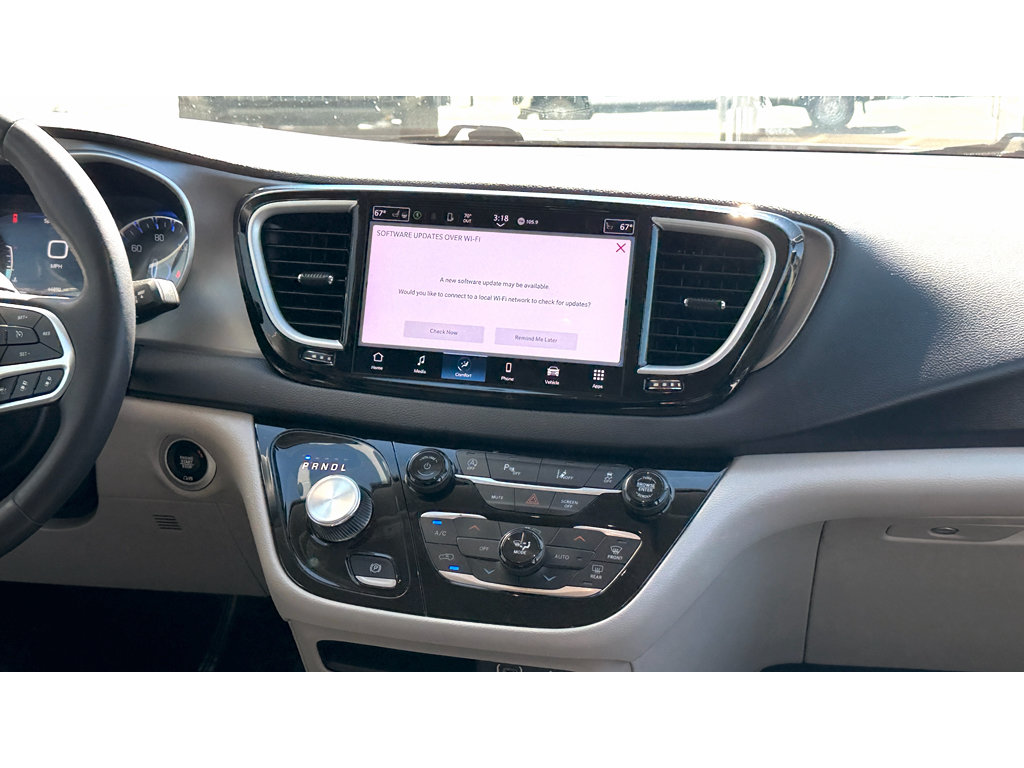 Used 2023 Chrysler Pacifica Touring-L FWD image 13
