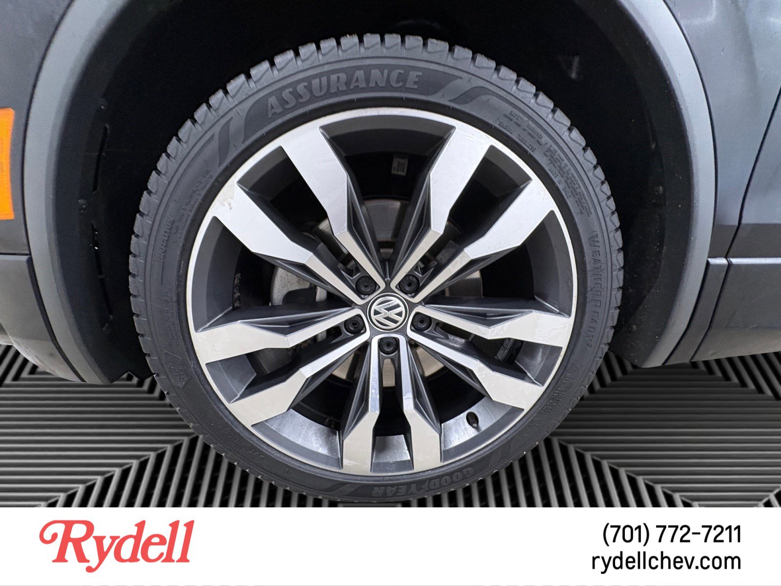 Used 2020 Volkswagen Tiguan SEL Premium R-Line w/ 3rd Row Seat Package image 9