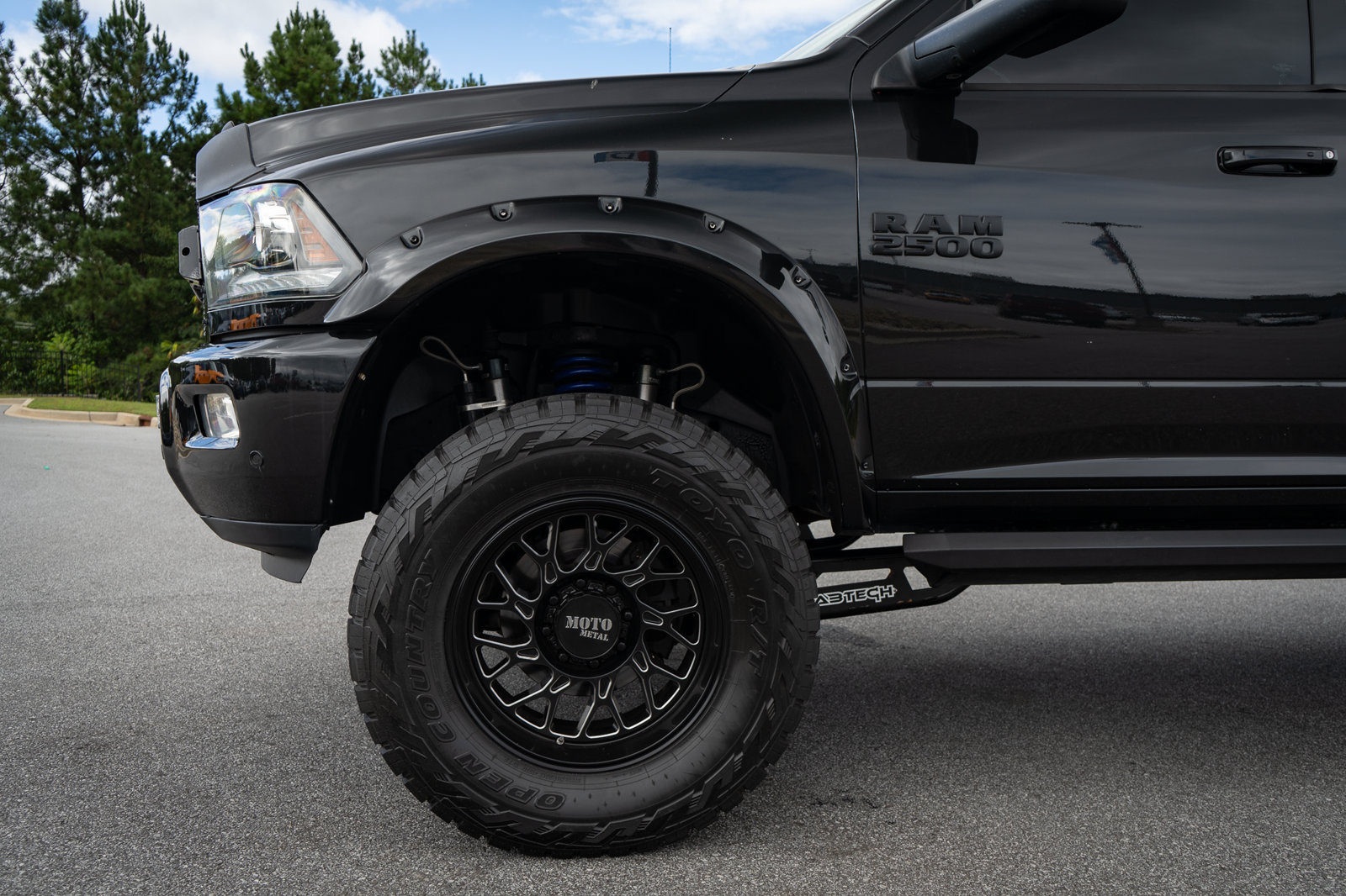 Used 2018 RAM 2500 Laramie w/ Sport Appearance Group AWD/4WD image 4