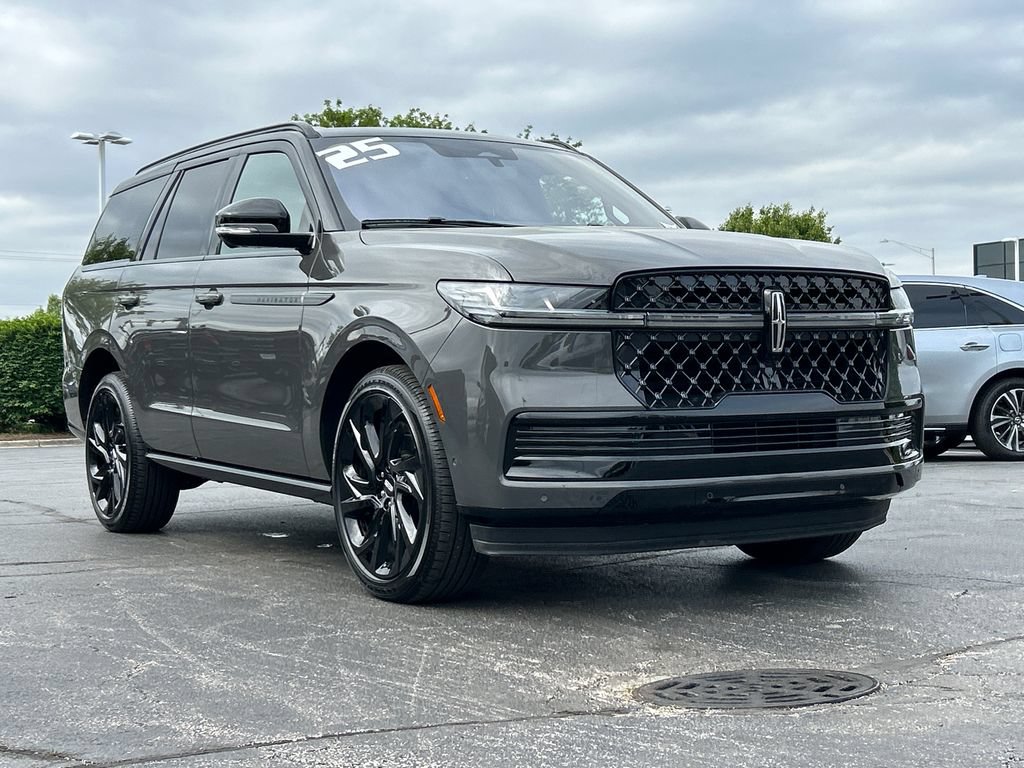 Used 2025 Lincoln Navigator Black Label AWD/4WD image 2